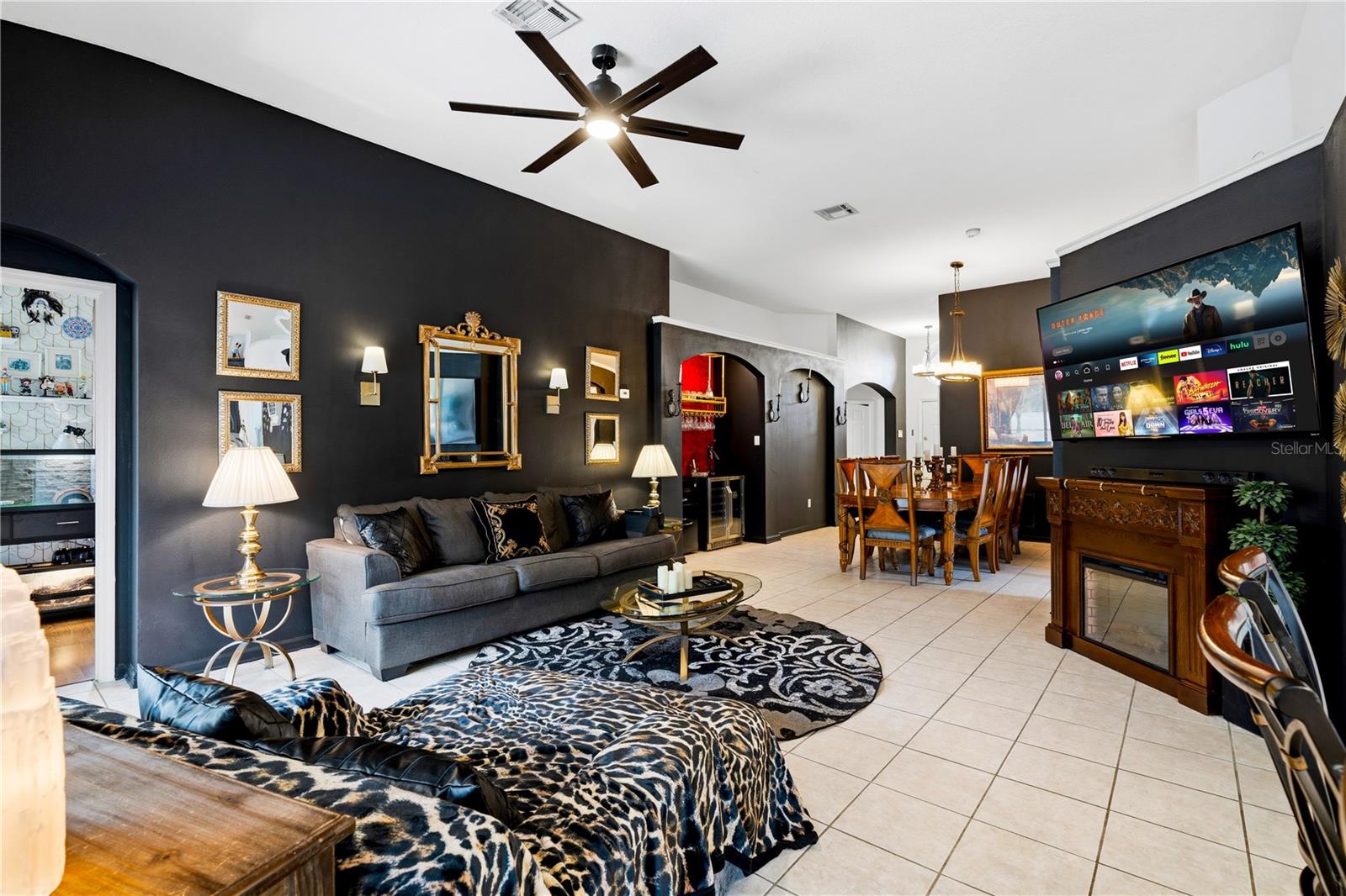 8066 KING PALM CIRCLE