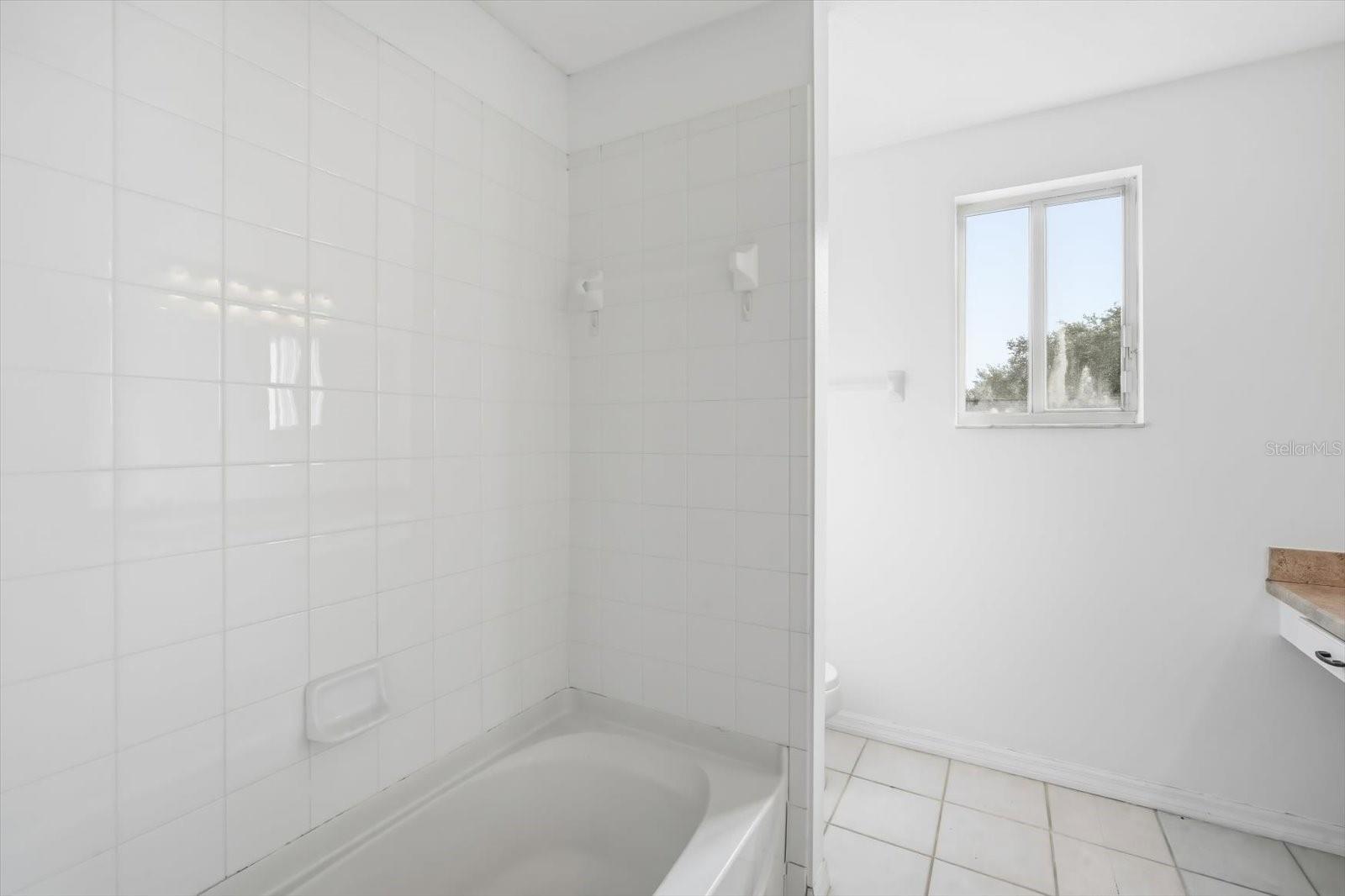 LAKESIDE TR B - Residential