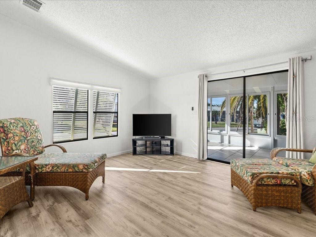 TANGARINE WOODS - Residential