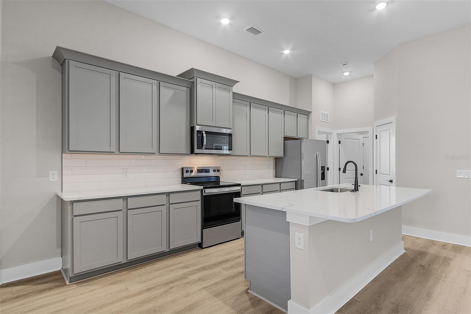 PCH 056 1825 0018 - Residential