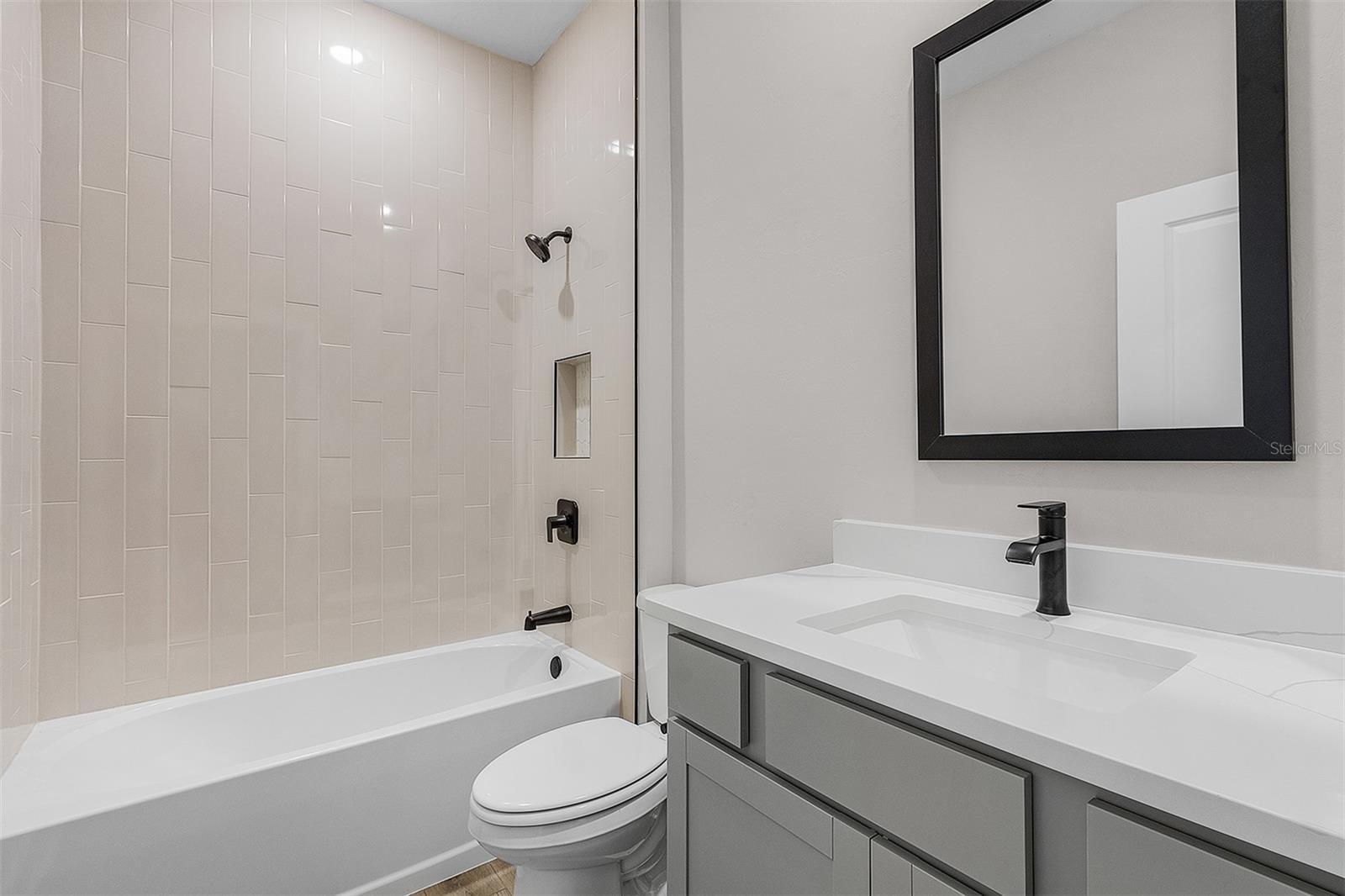 PCH 056 1825 0018 - Residential