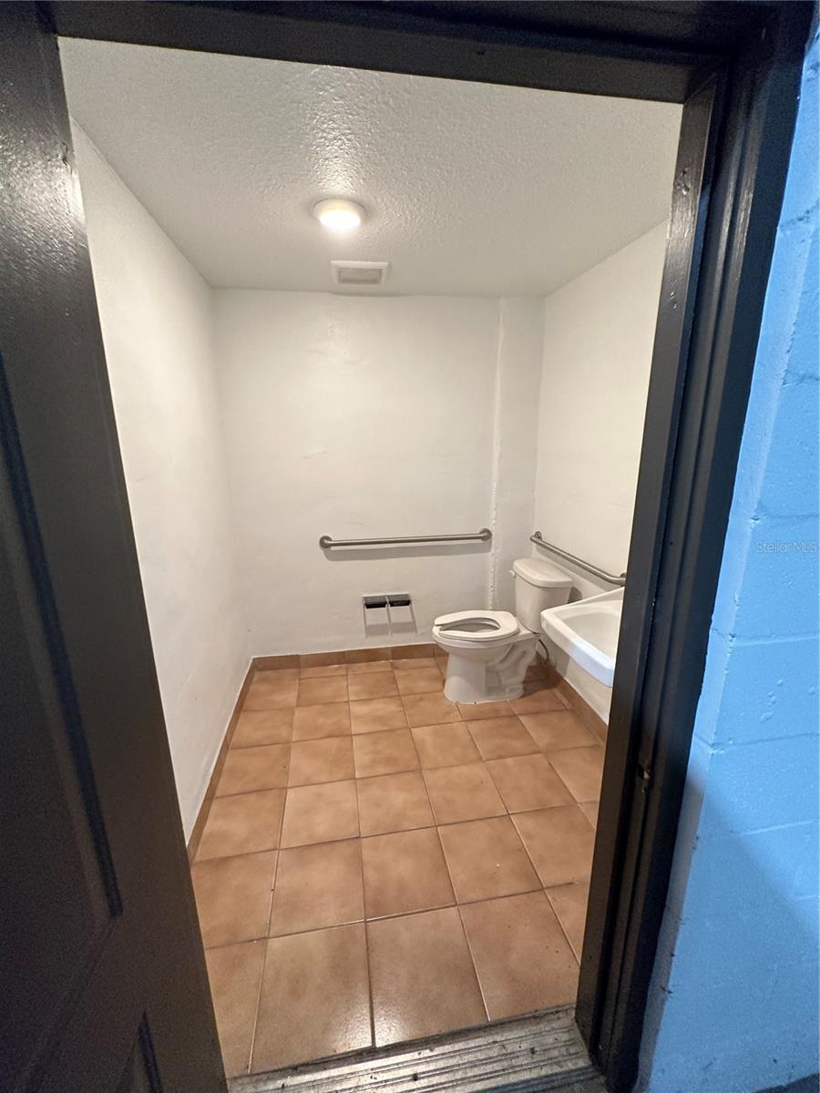 BIG SUN INDUST PARK - Commercial Lease