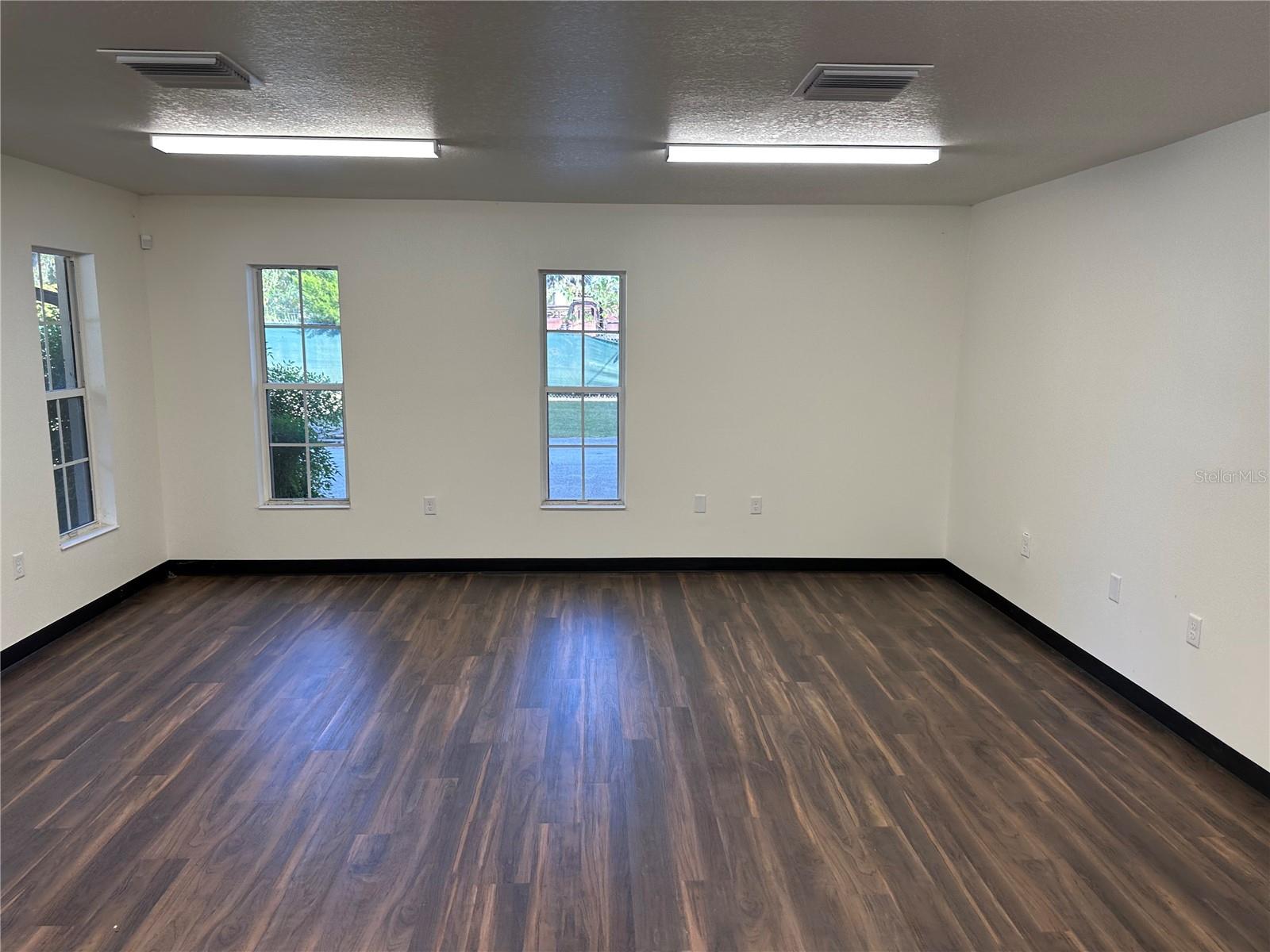 BIG SUN INDUST PARK - Commercial Lease