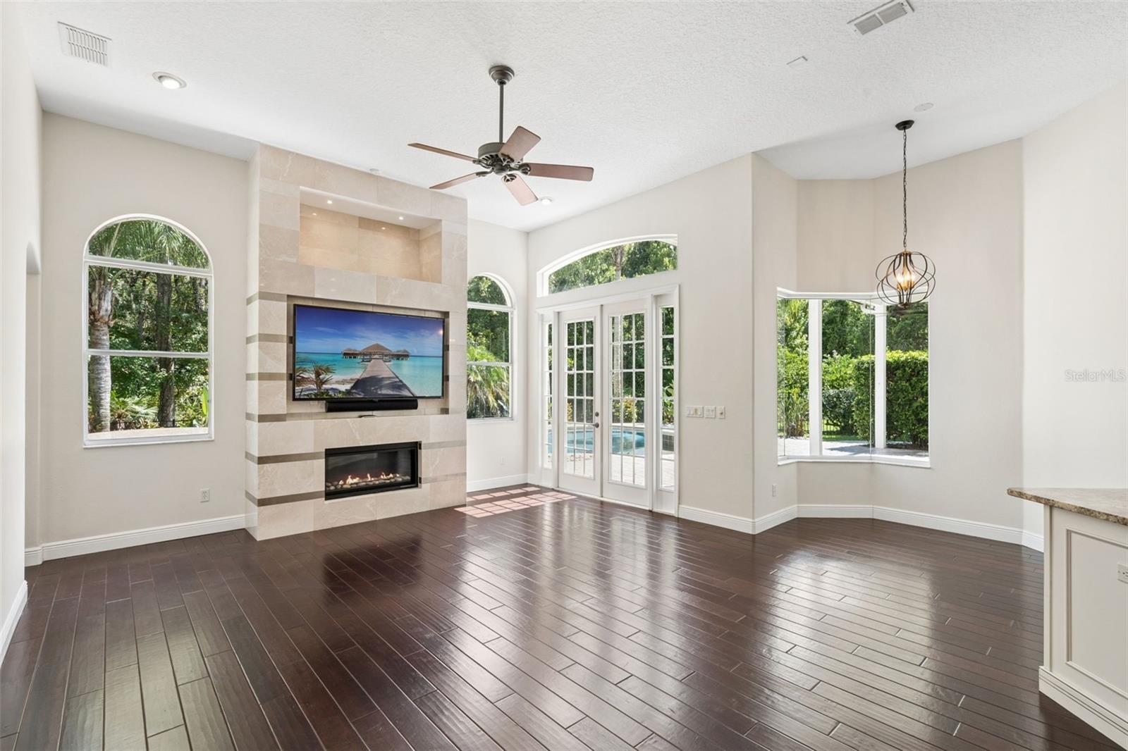 2324 FOLIAGE OAK TERRACE