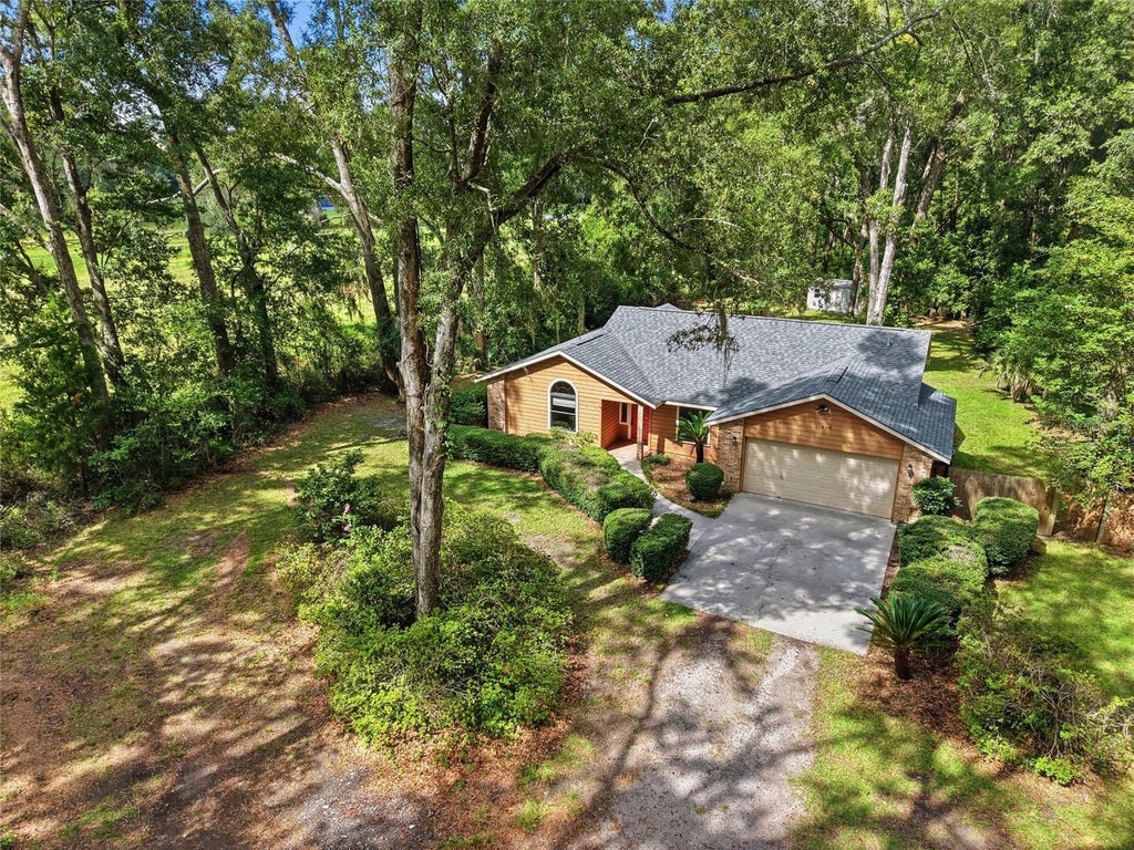 Photo of 17026 Southside Court, High Springs, FL 32643 (MLS # GC543332)