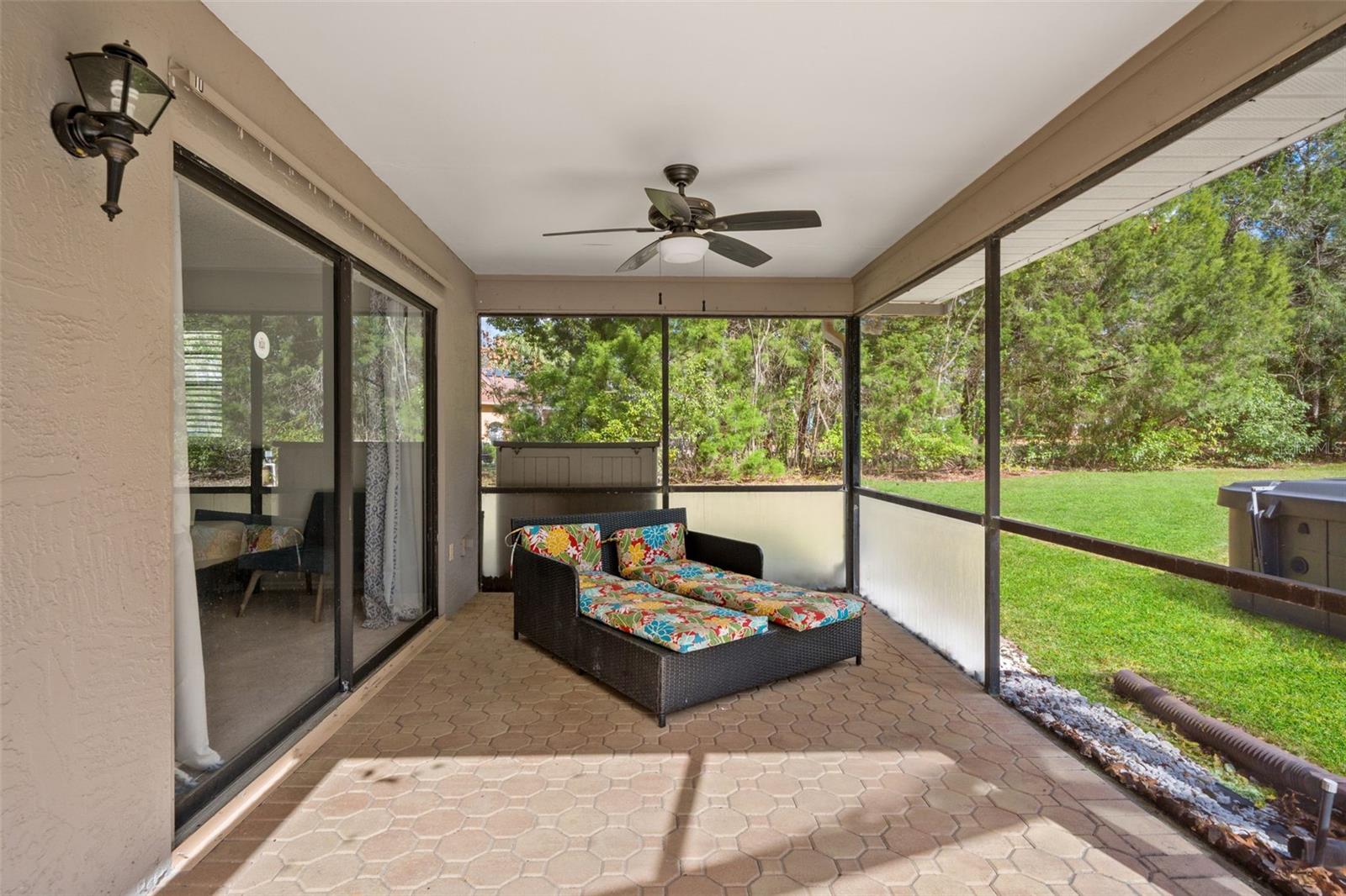 SPRING HILL UNIT 11 BLK 712 LOT 2 - Residential