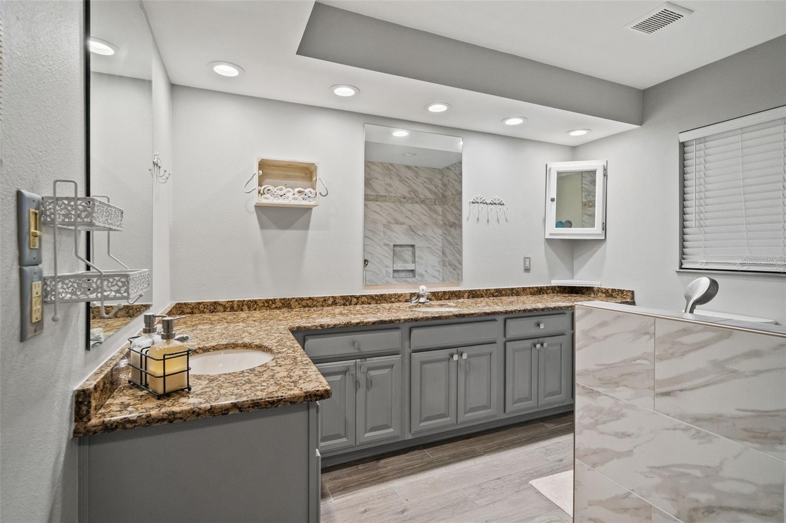 SPRING HILL UNIT 11 BLK 712 LOT 2 - Residential