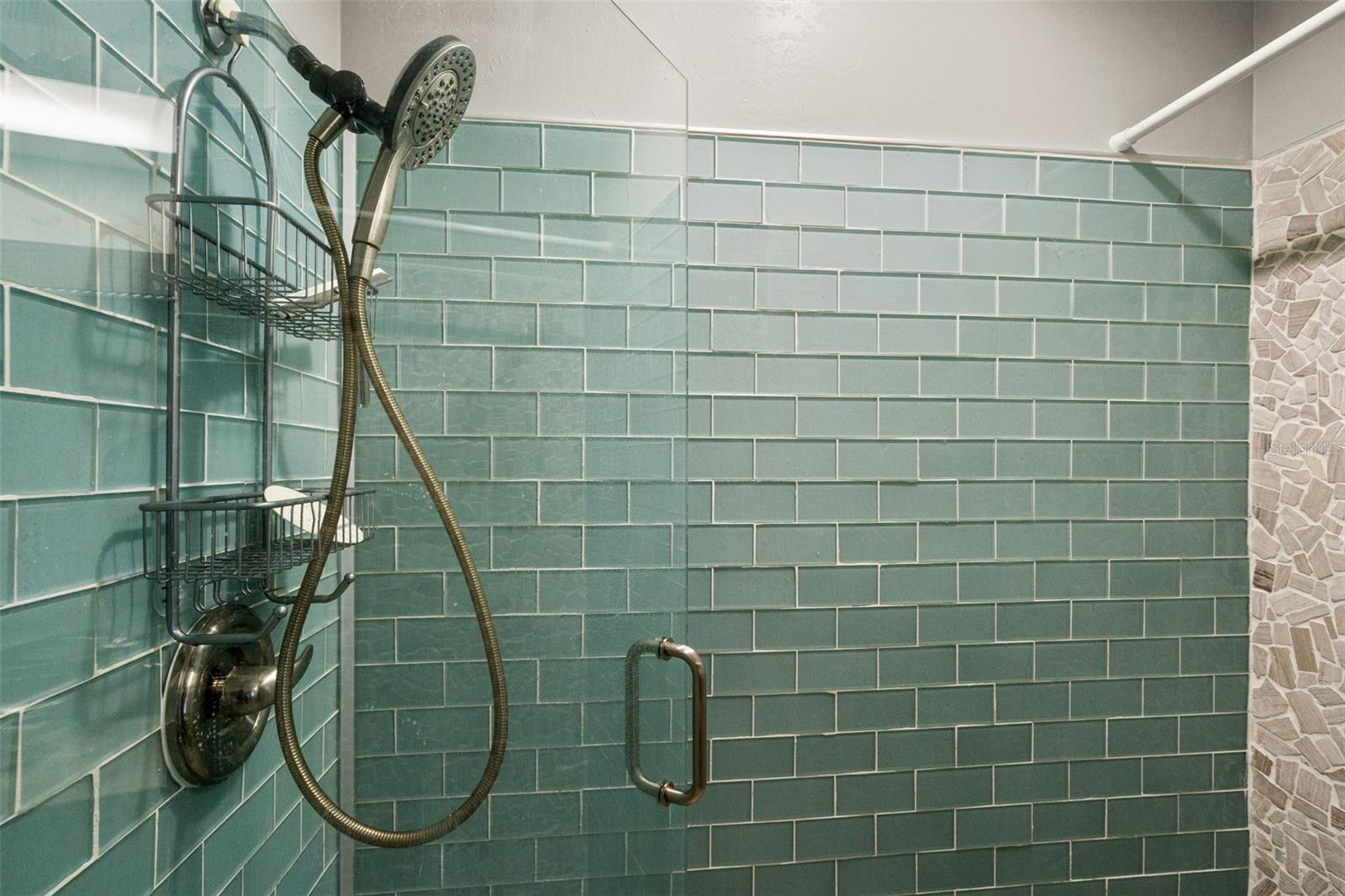 SPRING HILL UNIT 11 BLK 712 LOT 2 - Residential