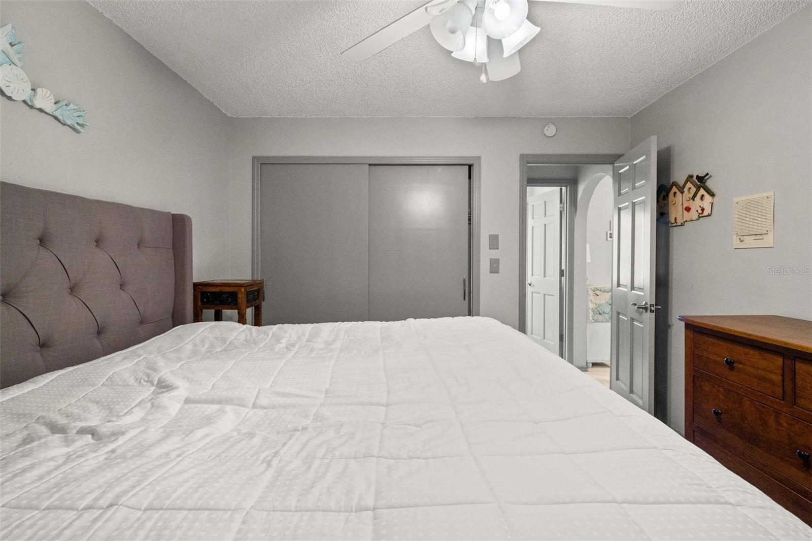 SPRING HILL UNIT 11 BLK 712 LOT 2 - Residential