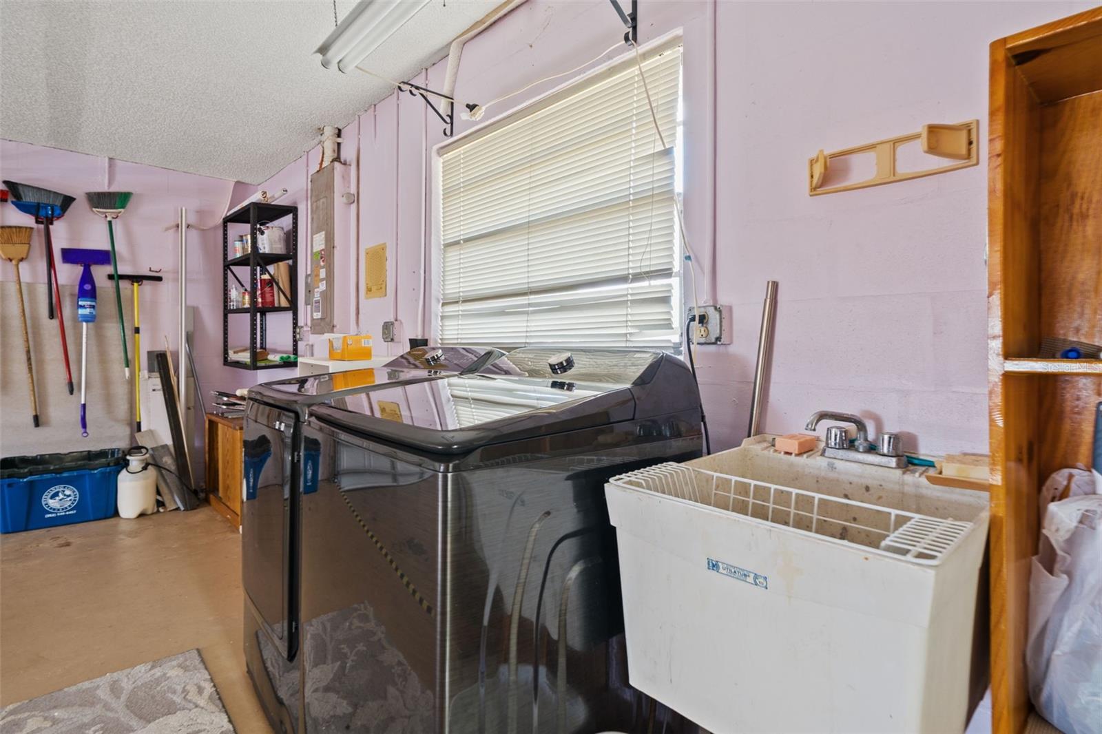 SPRING HILL UNIT 11 BLK 712 LOT 2 - Residential