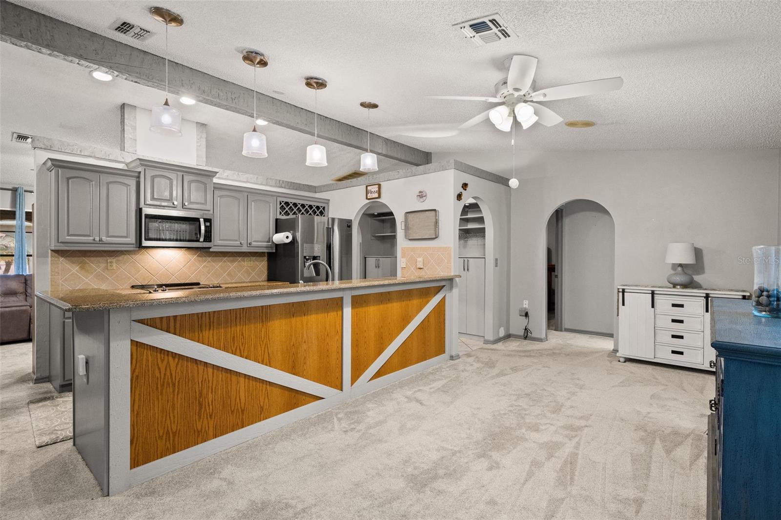 SPRING HILL UNIT 11 BLK 712 LOT 2 - Residential