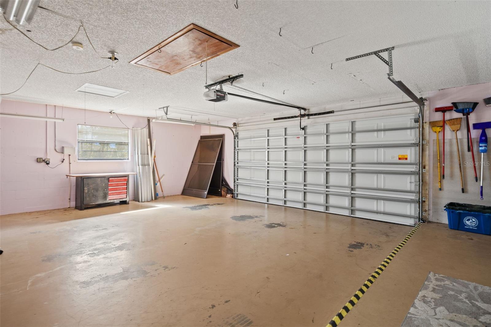 SPRING HILL UNIT 11 BLK 712 LOT 2 - Residential