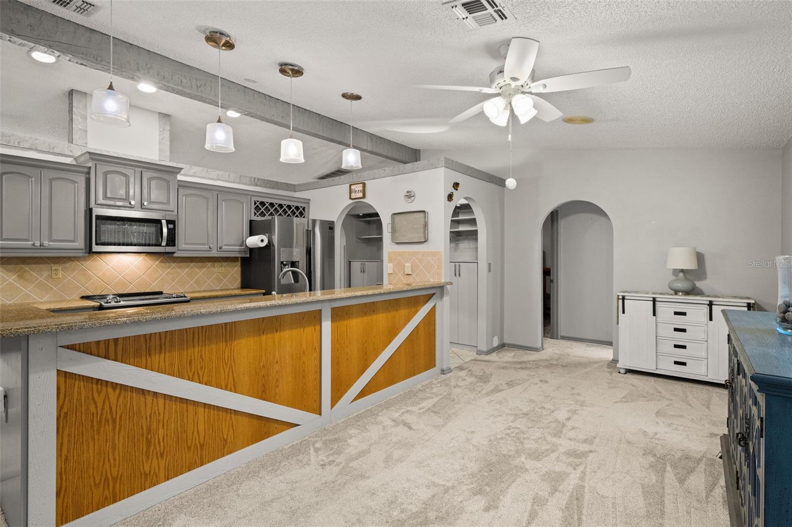 SPRING HILL UNIT 11 BLK 712 LOT 2 - Residential