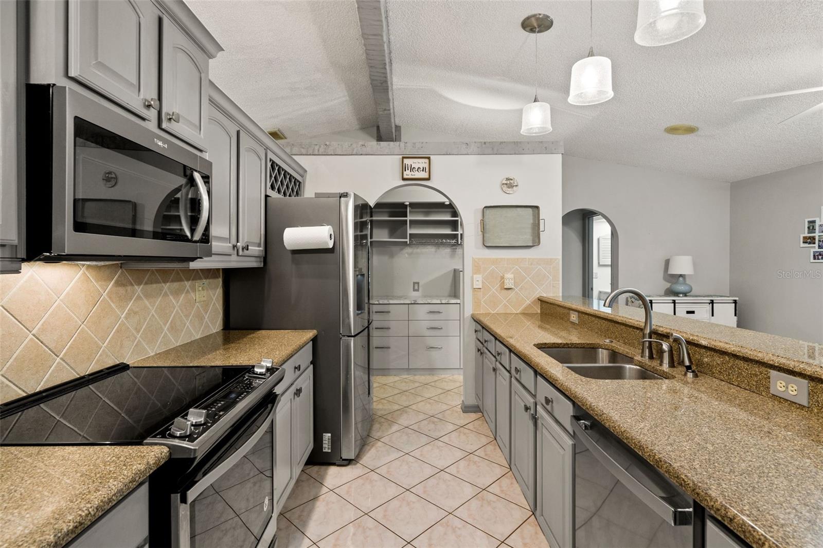 SPRING HILL UNIT 11 BLK 712 LOT 2 - Residential