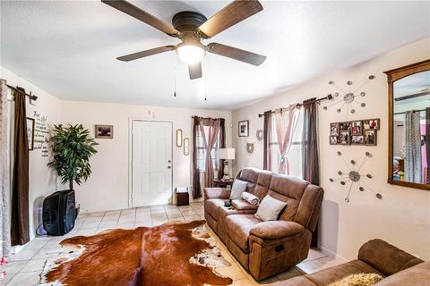 A home in SEBRING