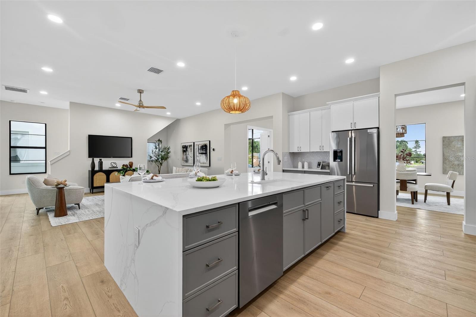 SOUTH SHADOW LAWN - Residential