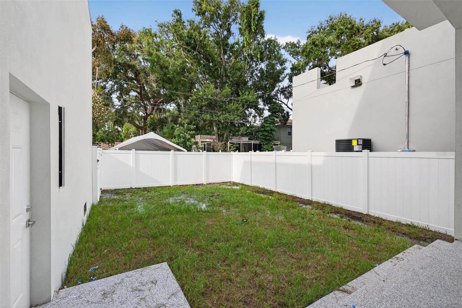 SOUTH SHADOW LAWN - Residential