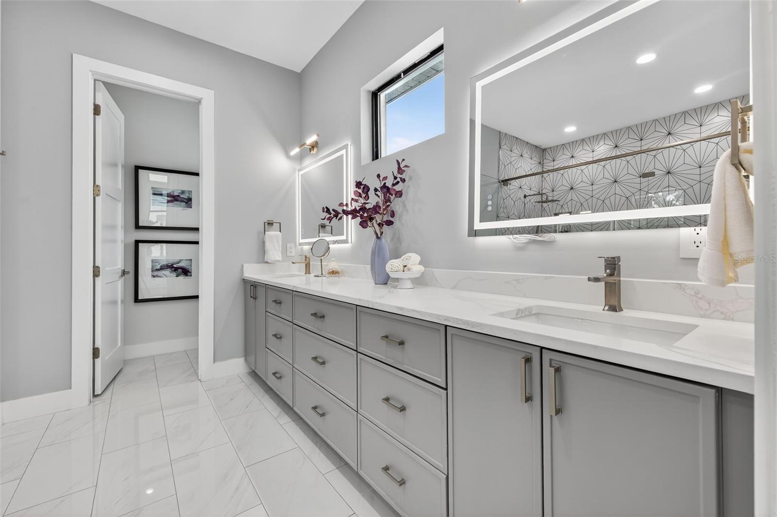 SOUTH SHADOW LAWN - Residential