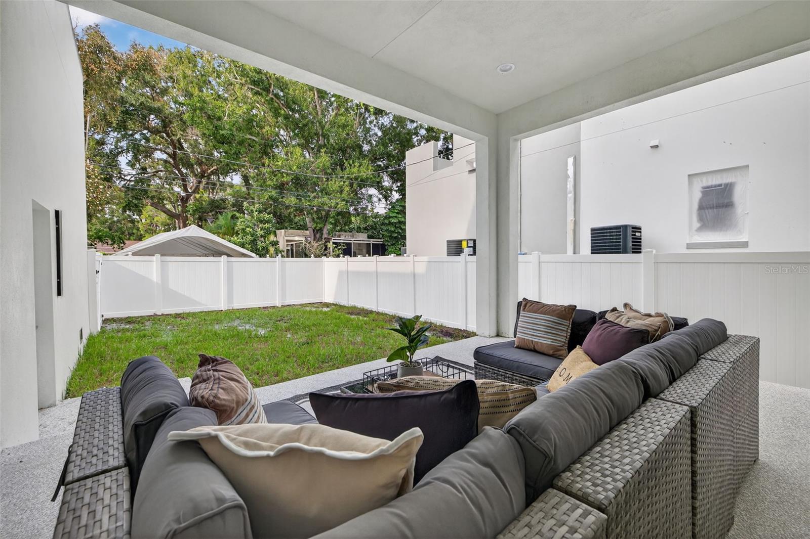 SOUTH SHADOW LAWN - Residential