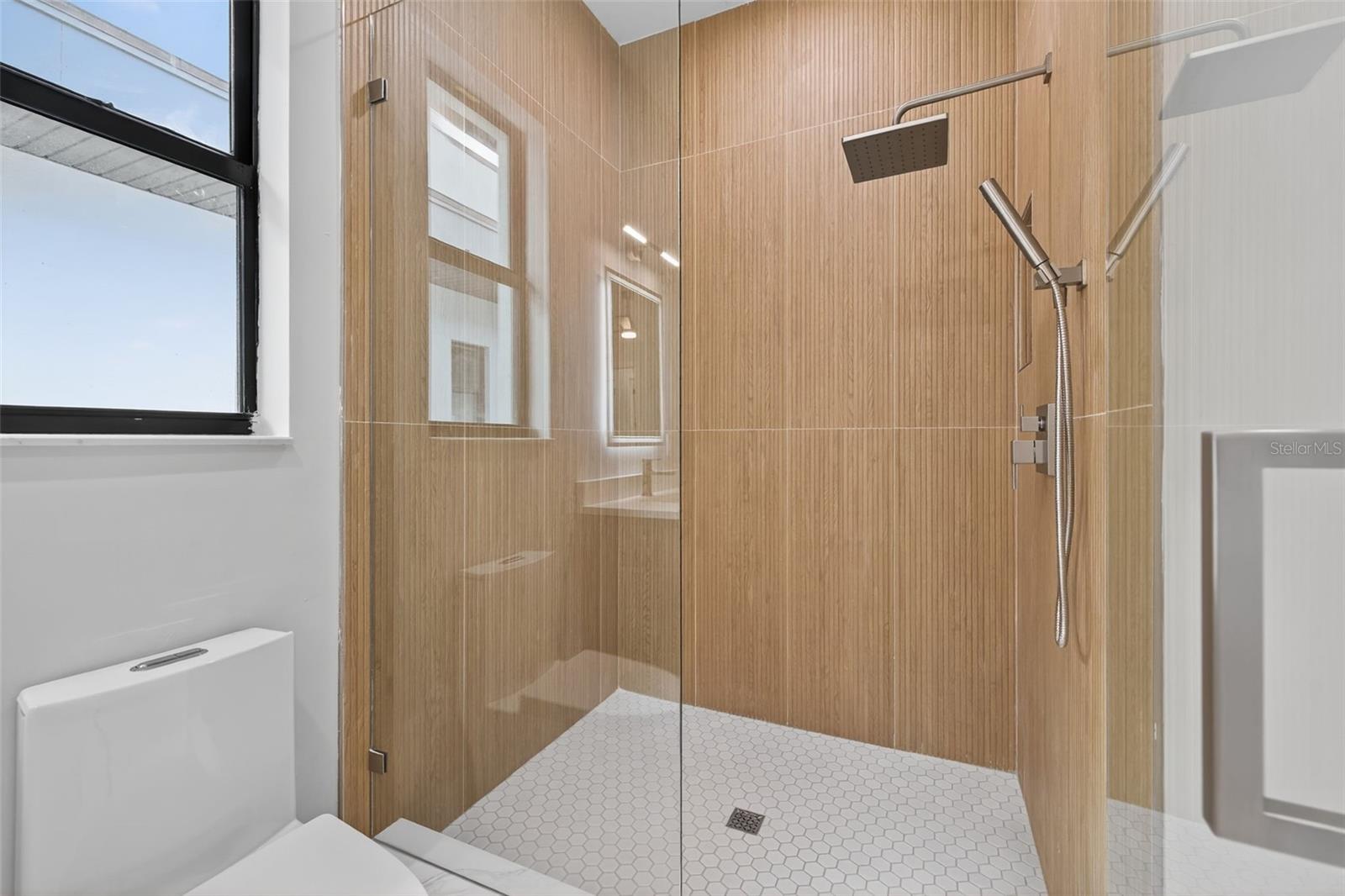 SOUTH SHADOW LAWN - Residential