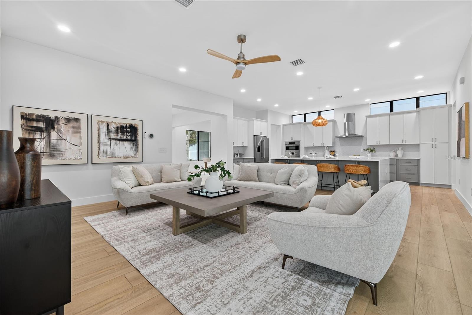 SOUTH SHADOW LAWN - Residential