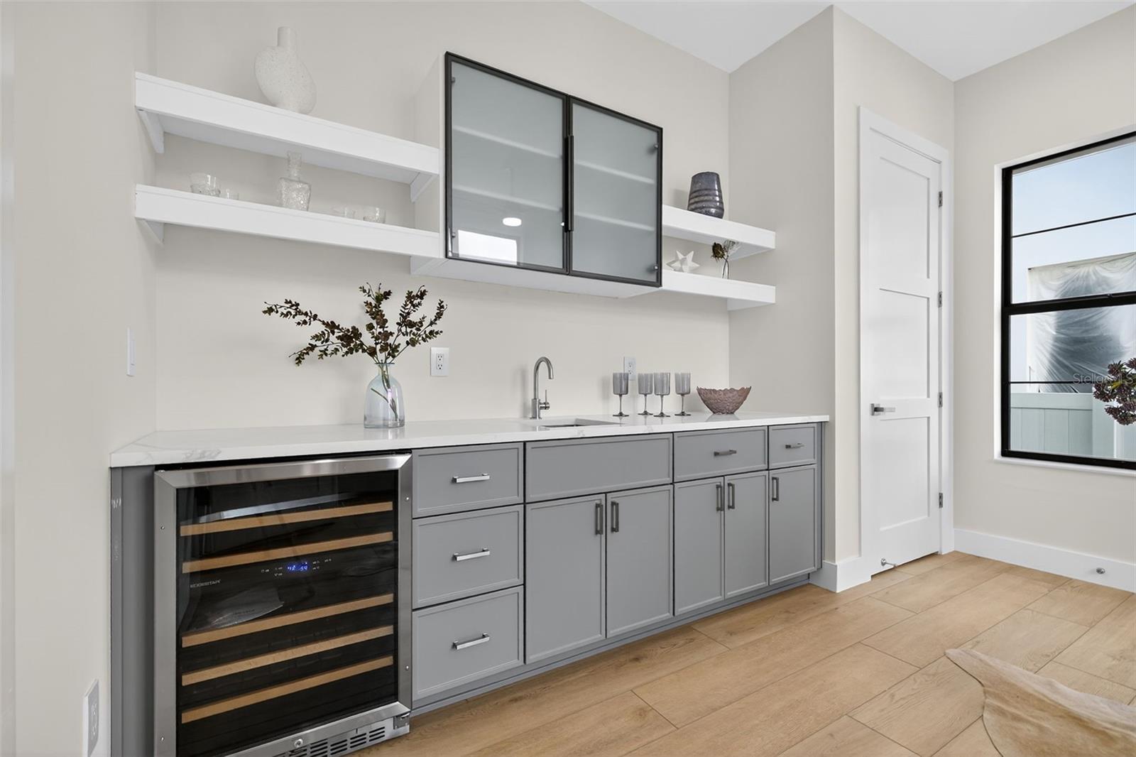 SOUTH SHADOW LAWN - Residential