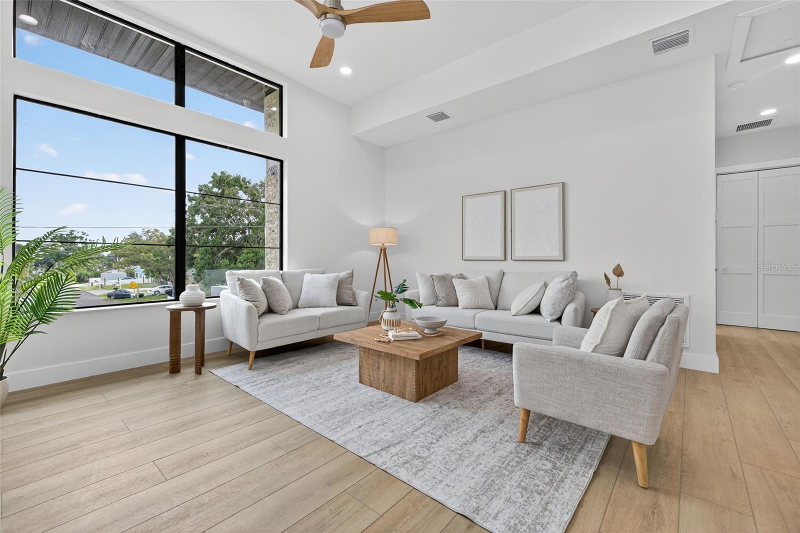 SOUTH SHADOW LAWN - Residential