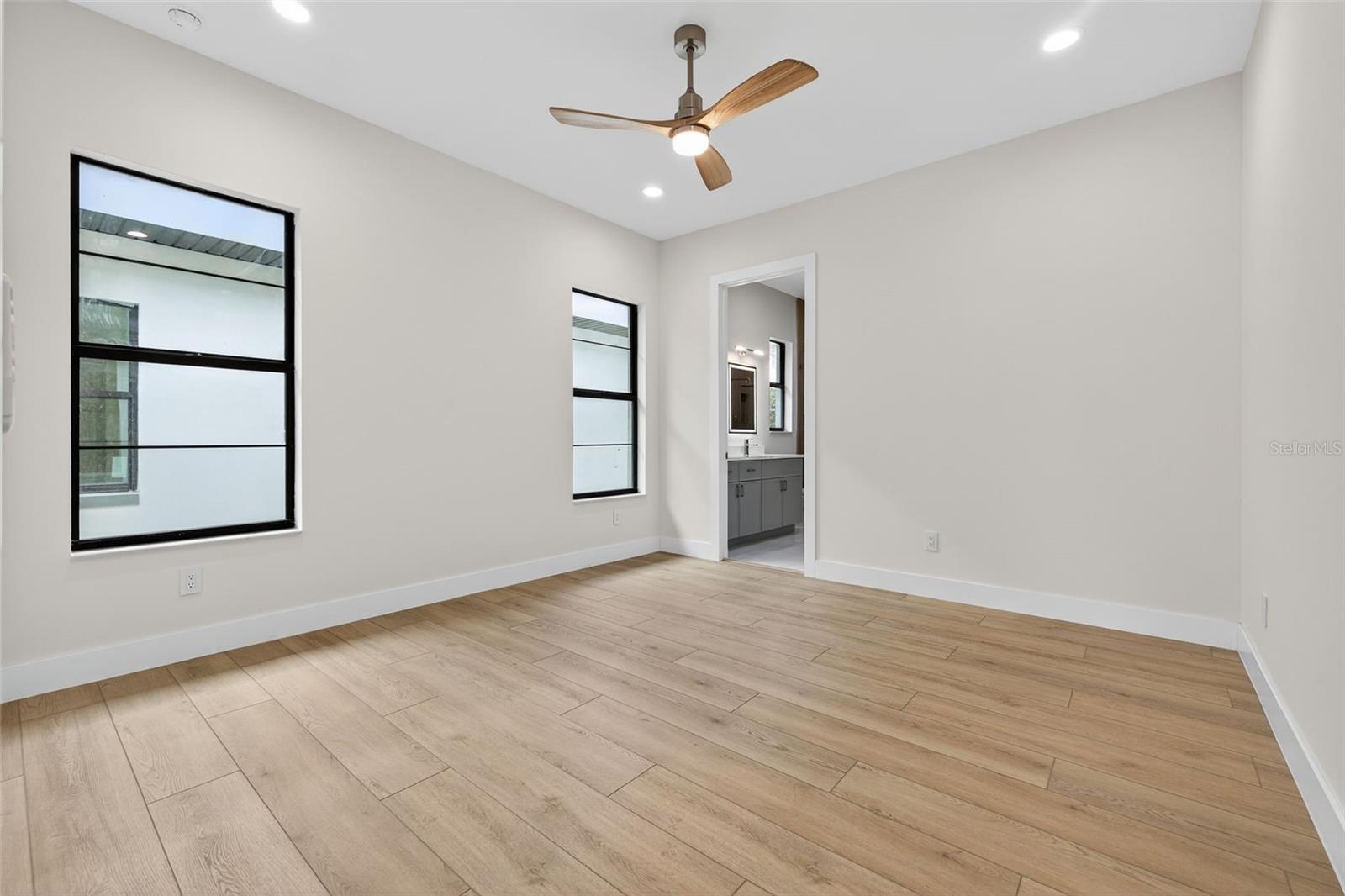 SOUTH SHADOW LAWN - Residential