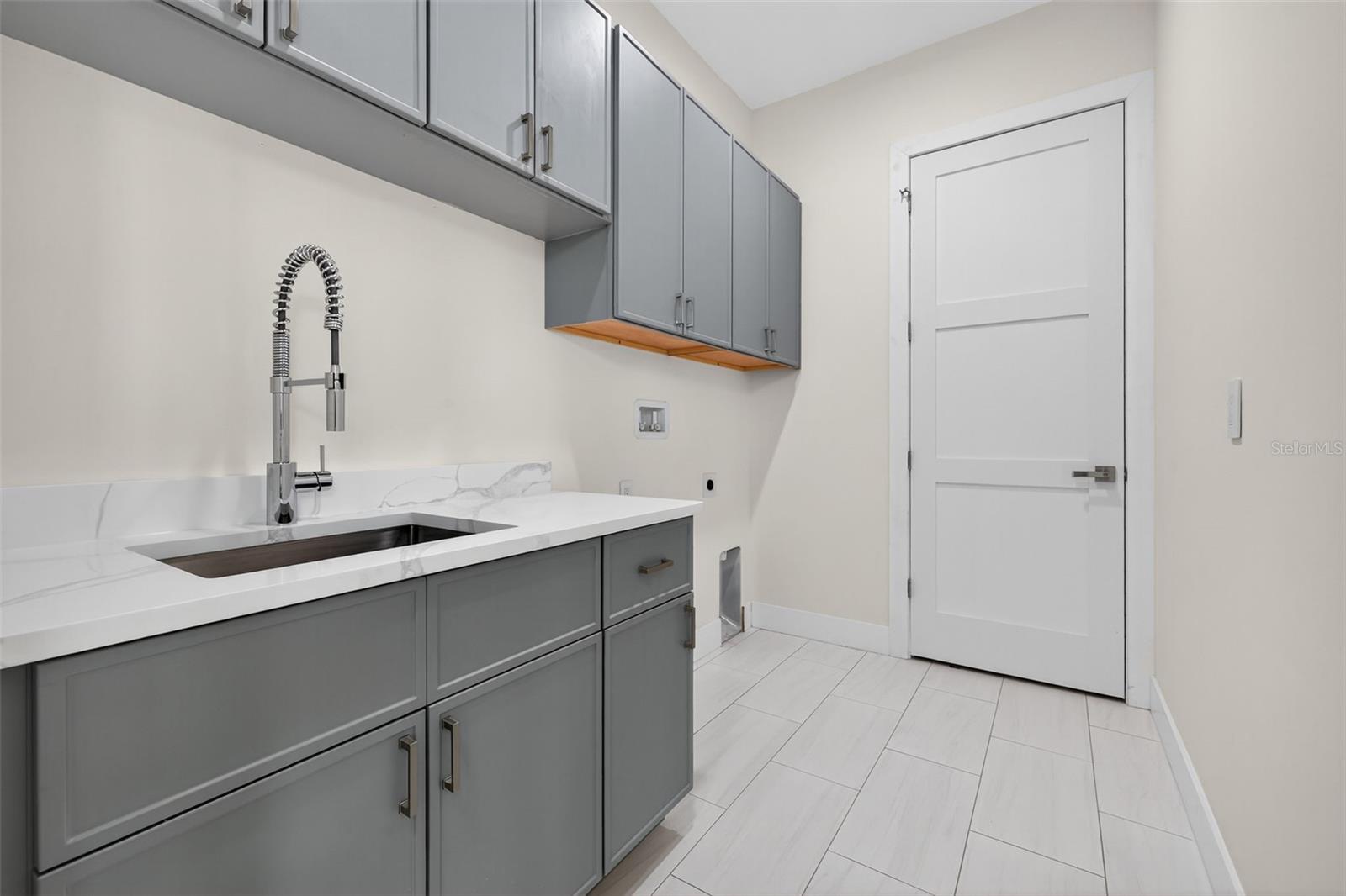 SOUTH SHADOW LAWN - Residential