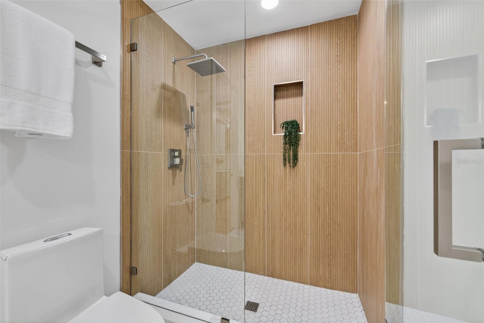 SOUTH SHADOW LAWN - Residential