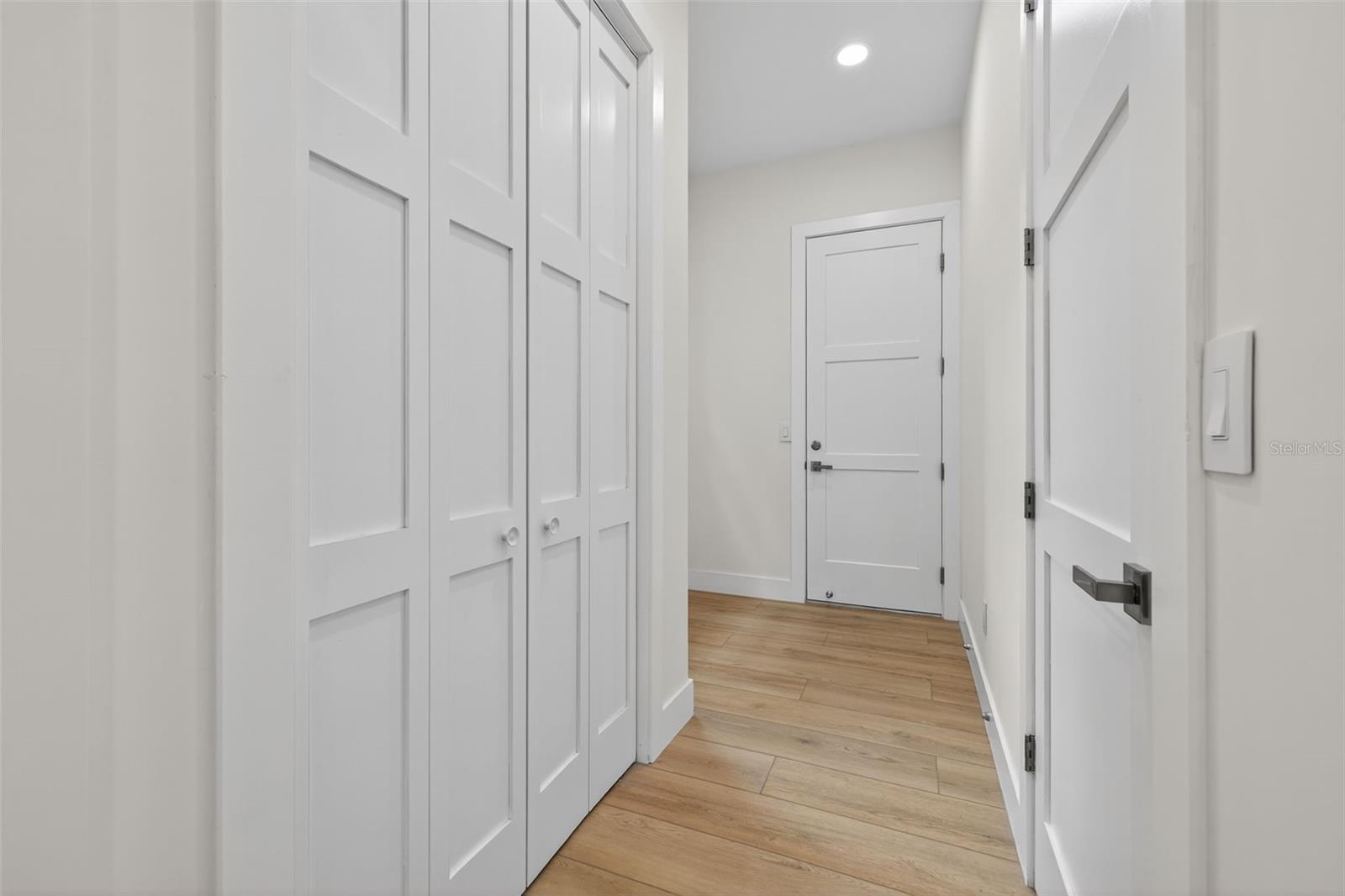 SOUTH SHADOW LAWN - Residential