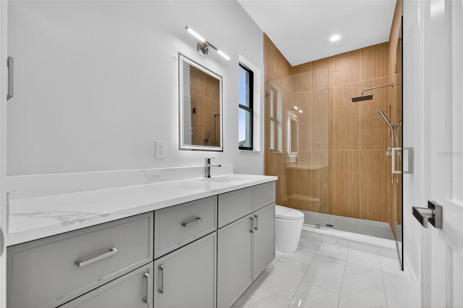 SOUTH SHADOW LAWN - Residential