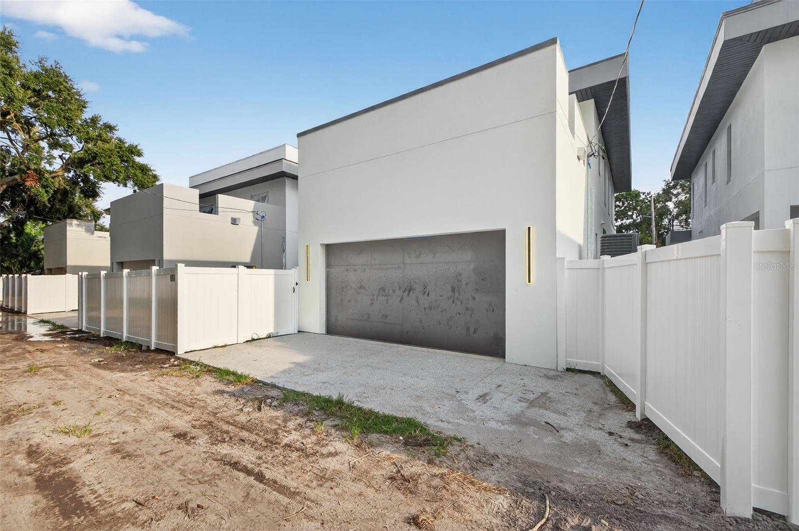 SOUTH SHADOW LAWN - Residential