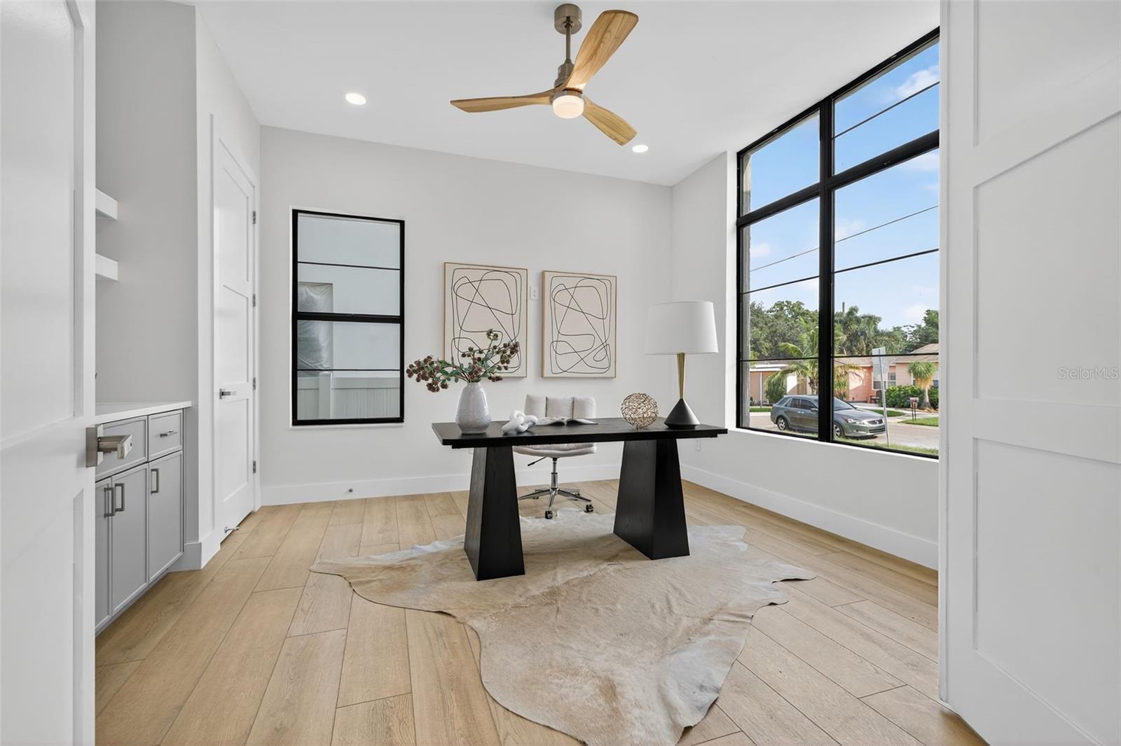 SOUTH SHADOW LAWN - Residential