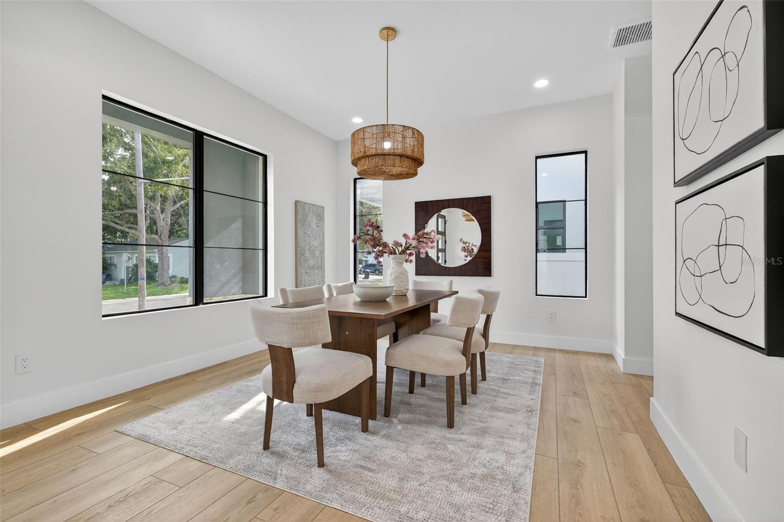 SOUTH SHADOW LAWN - Residential