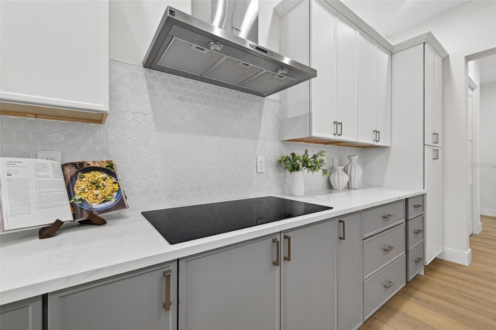 SOUTH SHADOW LAWN - Residential