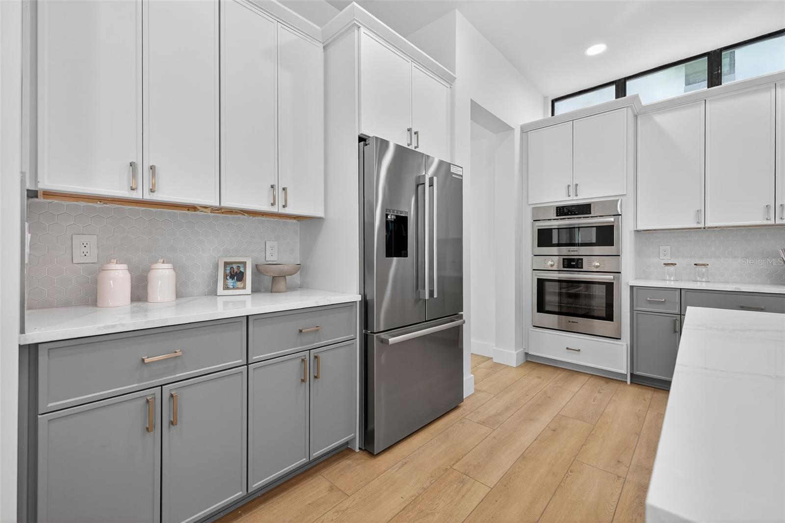 SOUTH SHADOW LAWN - Residential