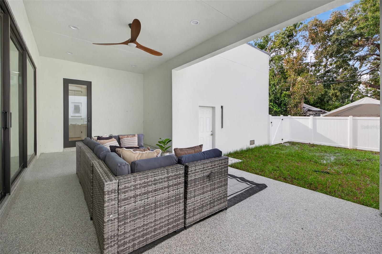 SOUTH SHADOW LAWN - Residential