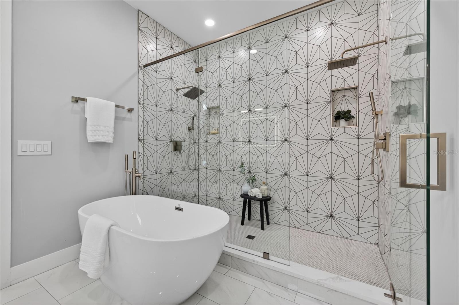 SOUTH SHADOW LAWN - Residential