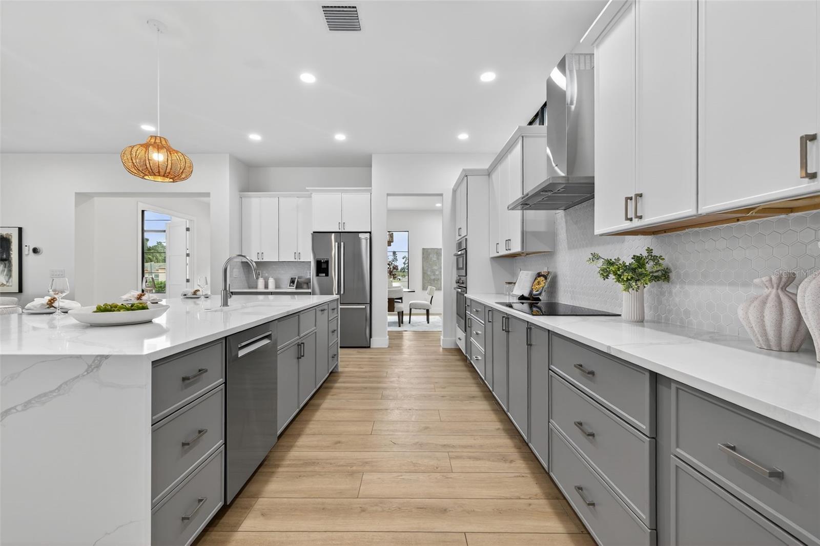 SOUTH SHADOW LAWN - Residential