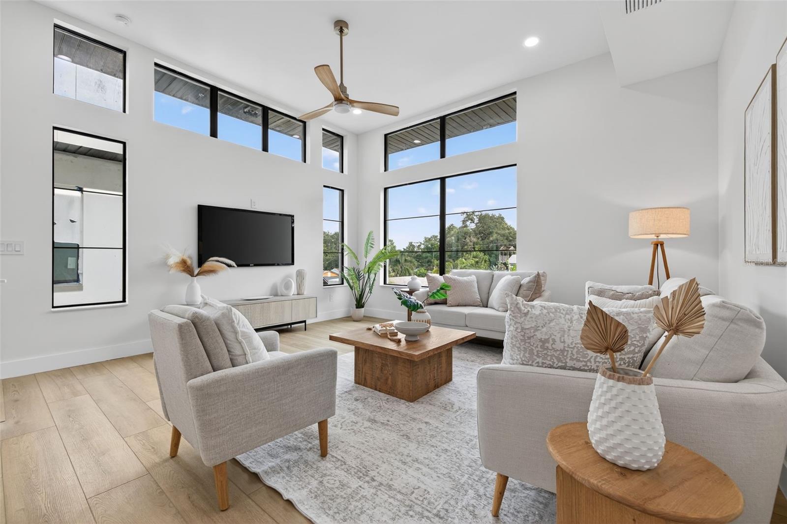 SOUTH SHADOW LAWN - Residential