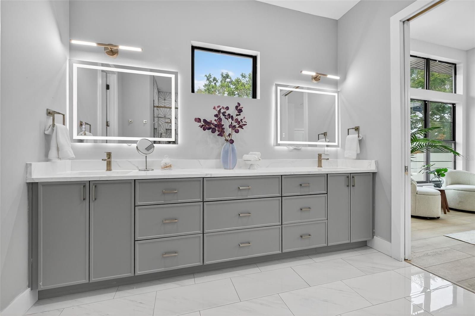 SOUTH SHADOW LAWN - Residential