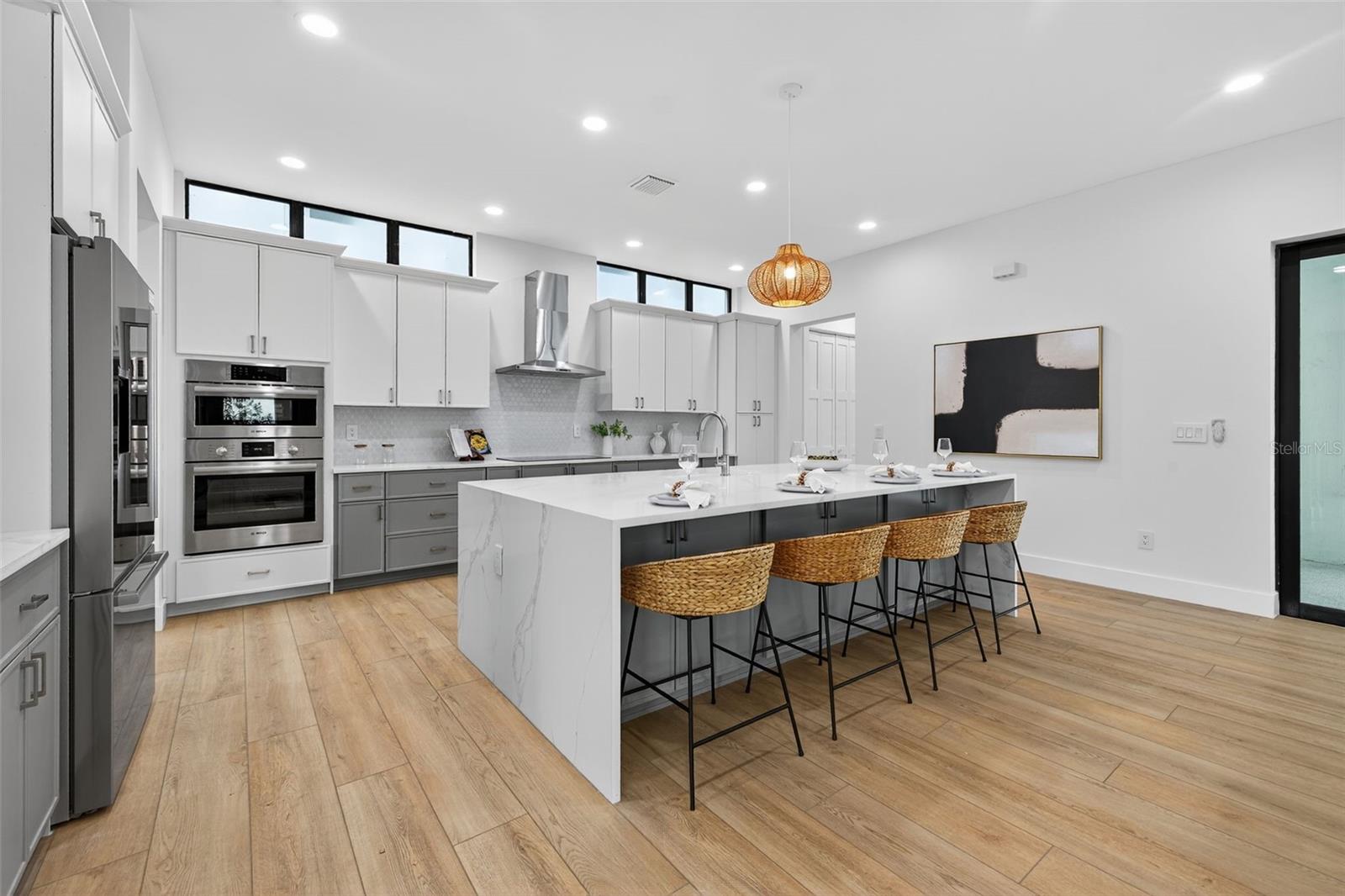 SOUTH SHADOW LAWN - Residential