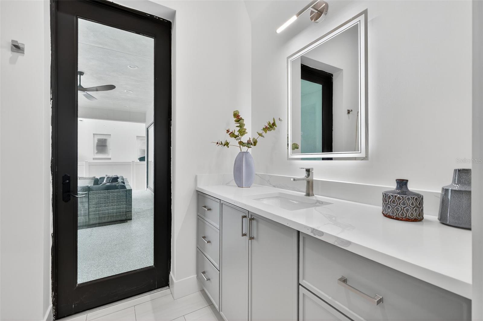 SOUTH SHADOW LAWN - Residential