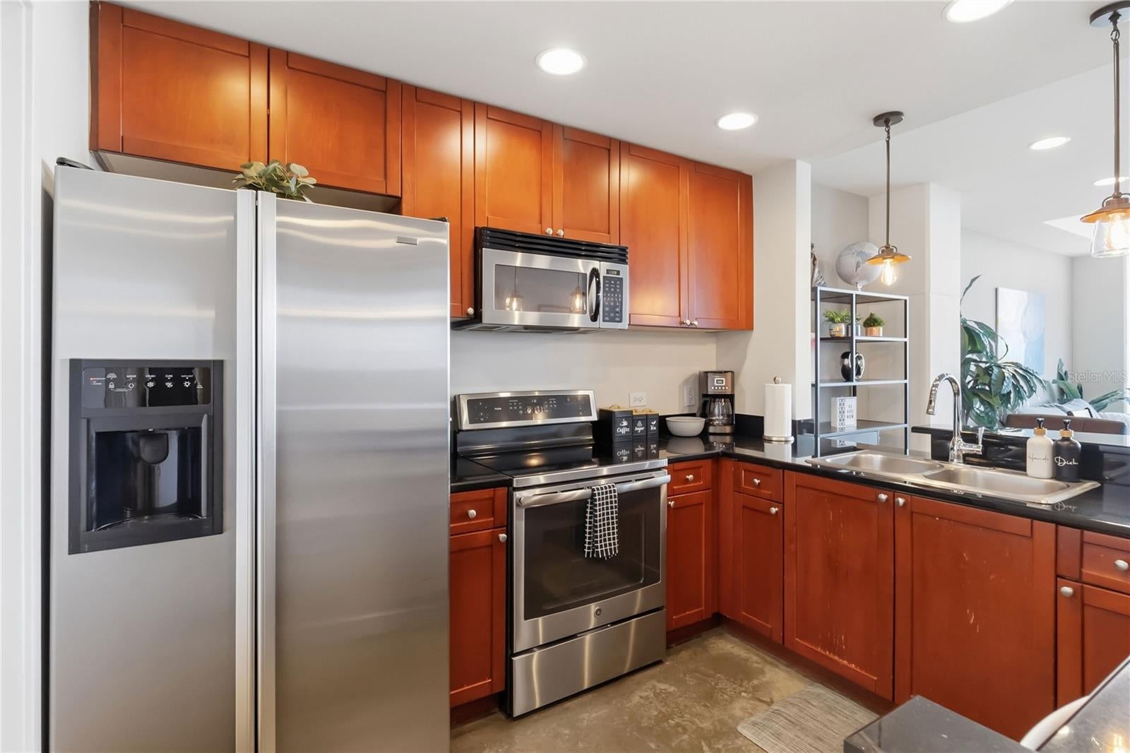 525 E JACKSON STREET 706