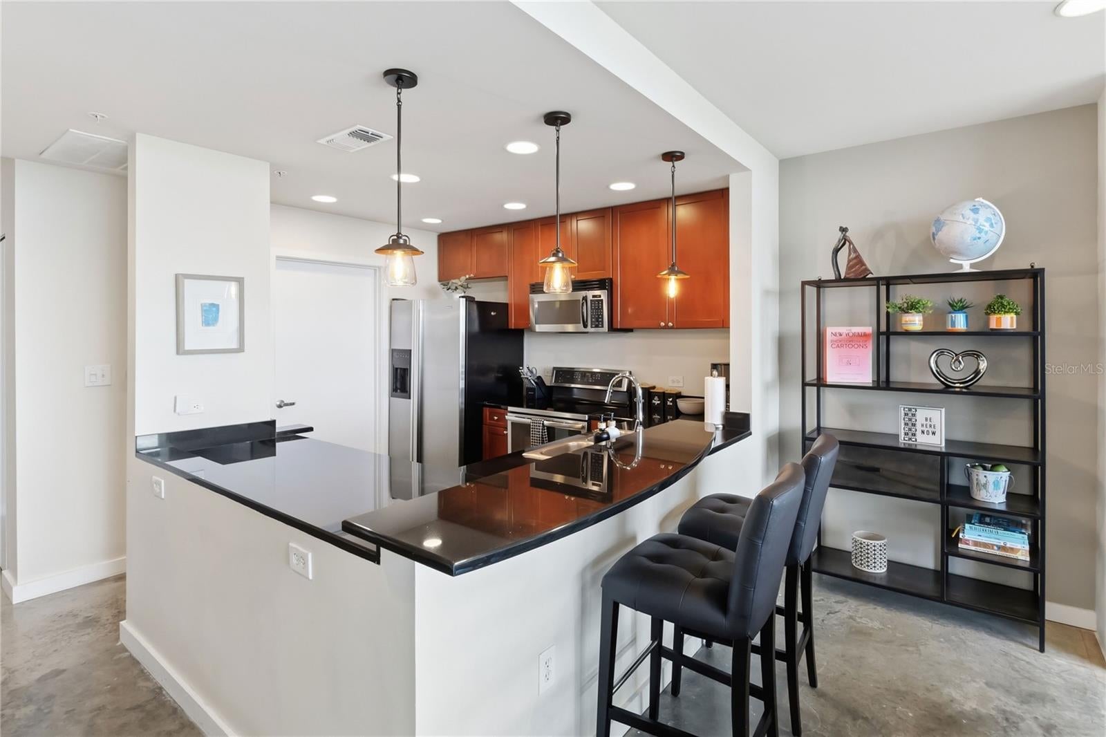 525 E JACKSON STREET 706