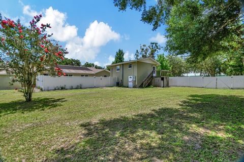 A home in DELAND