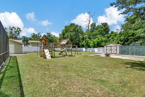 A home in DELAND