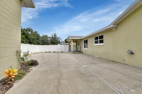 A home in DELAND