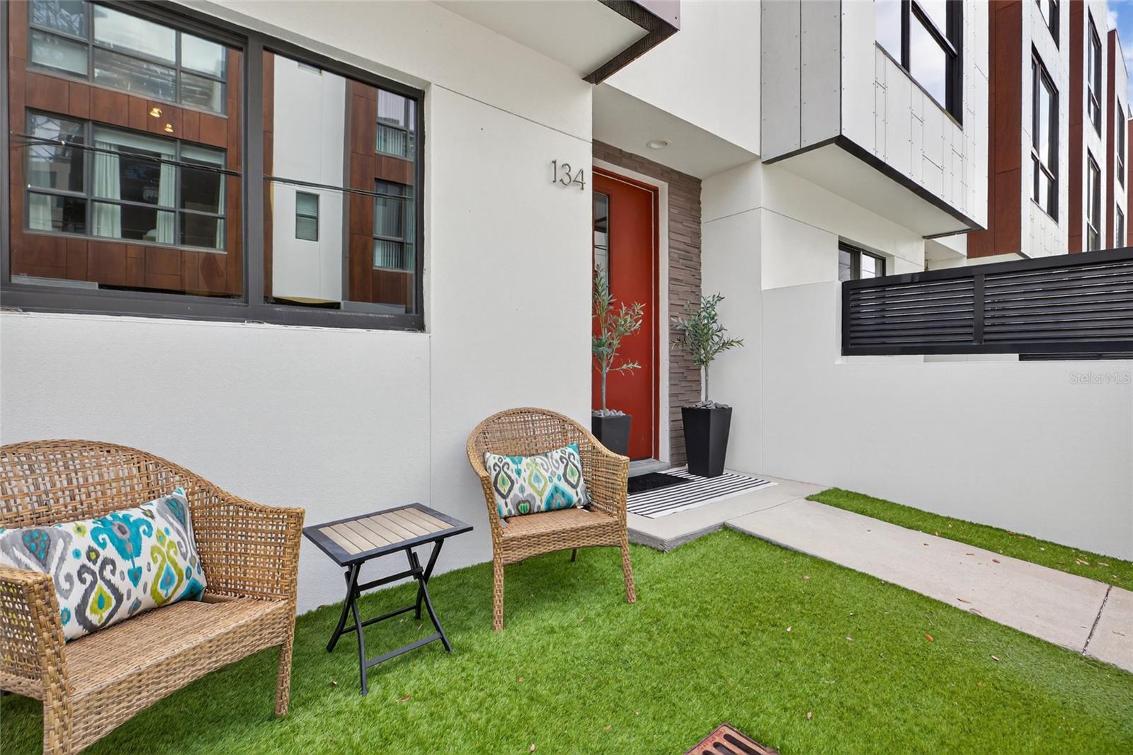 ARLINGTON & 8TH TWNHMS - Residential